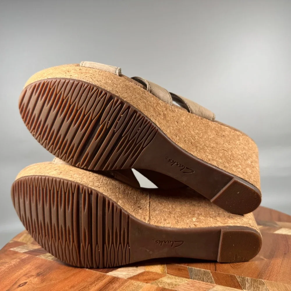 Clarks Collection Womens Taupe Leather Cork Wedge Sandals 8.5 M 261329474060